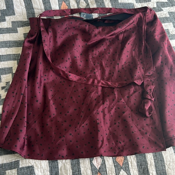 Abercrombie & Fitch Satin mini wrap skirt - Picture 2 of 3